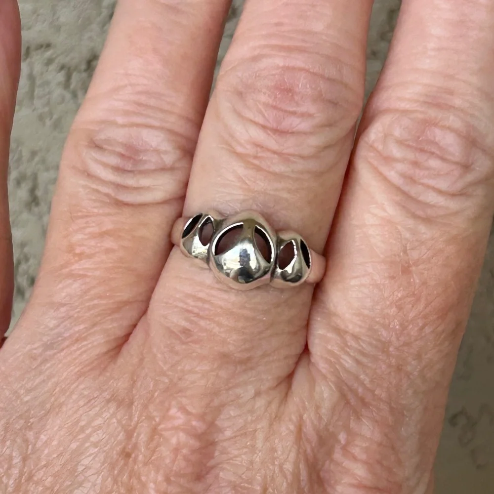 925 Sterling Silver embrace unique
